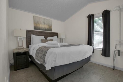 2BR Mountain Stay w/ King Bed Near Dollywood