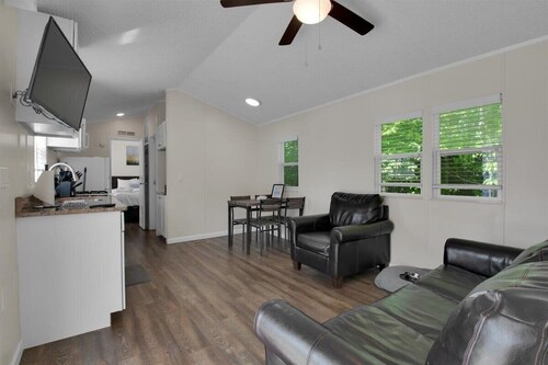 2BR Mountain Cottage w/ King Bed | Sleeps 5