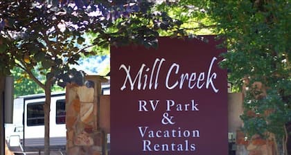 2BR Cottage Retreat in Pigeon Forge