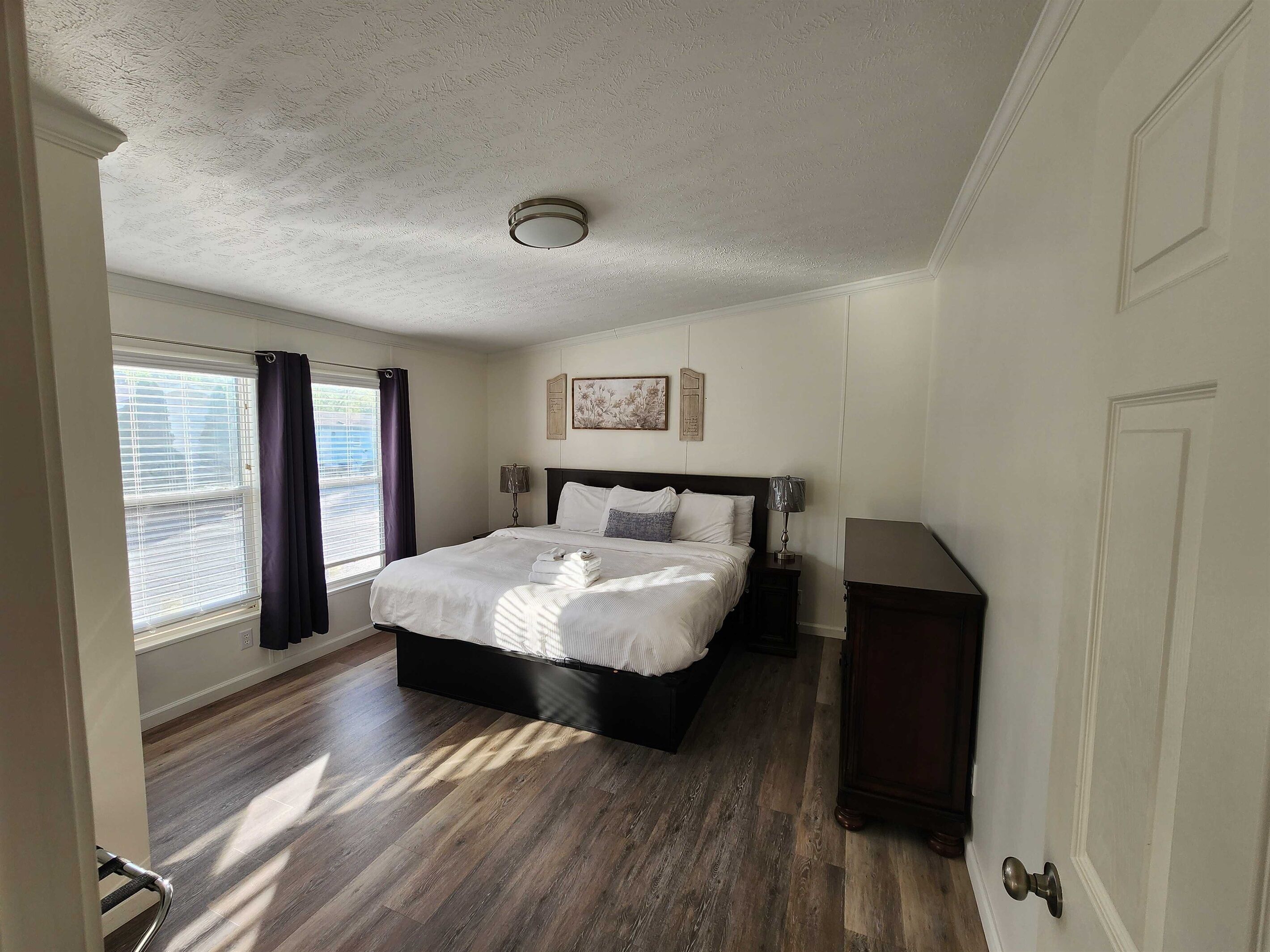 4 多间卧室、免费 WiFi、床单