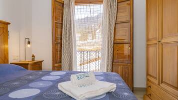 2 slaapkamers, een strijkplank/strijkijzer, gratis wifi, beddengoed