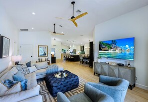 Smart TV, stereo - 10% Off Weekly Naples Lux Home Private Heated POOL + Spa, Near Vanderbilt Beach (Naples)