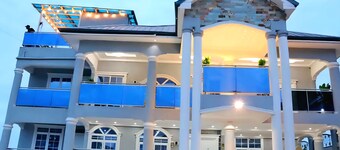 Sugarville Luxurious Family House with Swimming pool and Rooftop 
