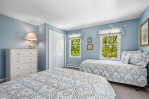 3 slaapkamers, een strijkplank/strijkijzer, reisbedje, gratis wifi