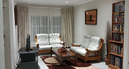 Beautiful Apartment in the heart of Pretoria. Very close to Brooklyn and Menlyn.