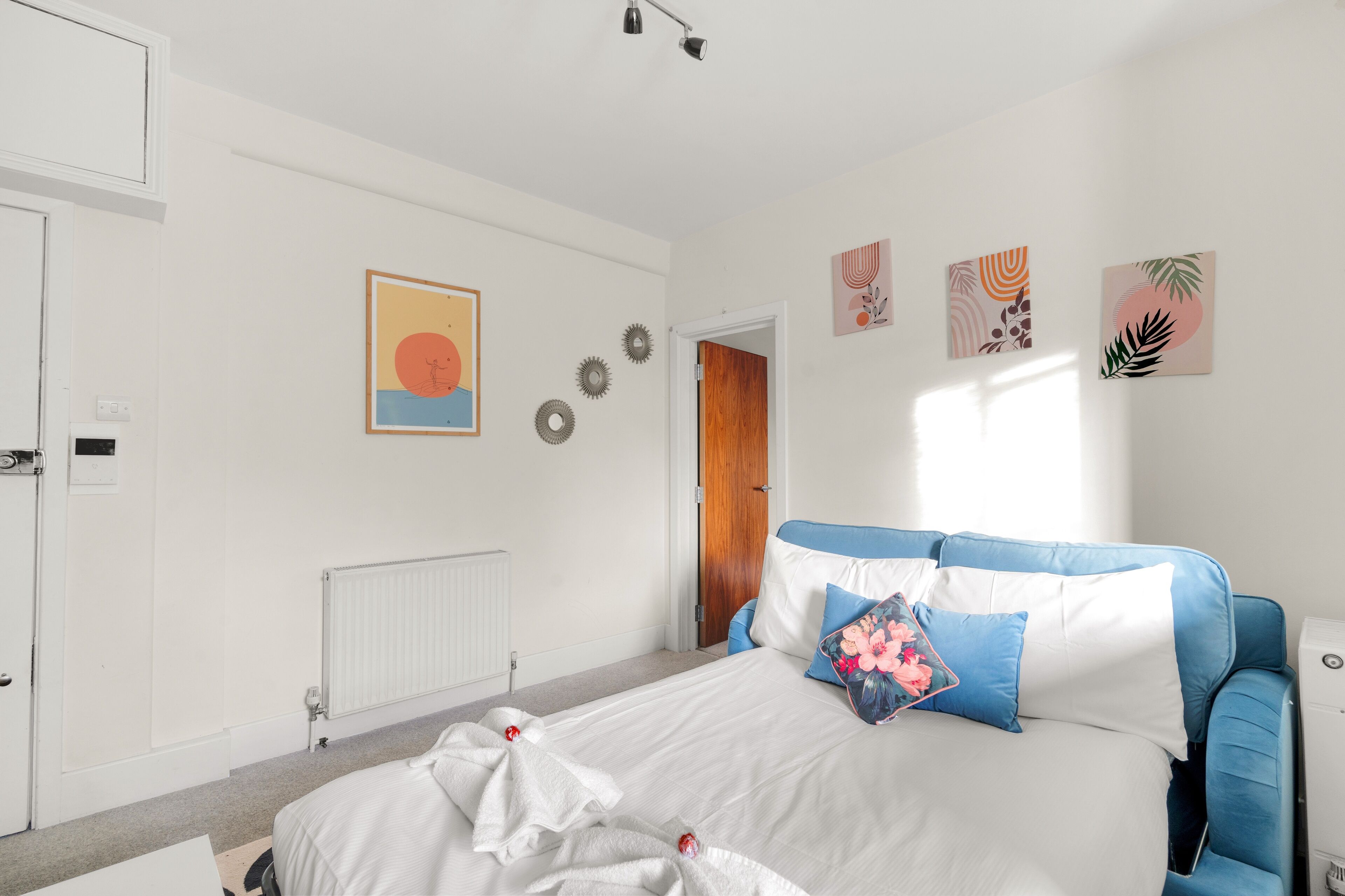 1 dormitorio, tabla de planchar con plancha, Internet y ropa de cama