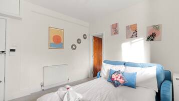 1 dormitorio, tabla de planchar con plancha, Internet y ropa de cama