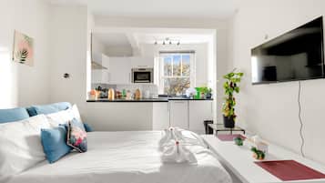 1 makuuhuone, silitysrauta/-lauta, internet, vuodevaatteet