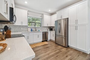 電子レンジ、オーブン、コンロ、食器洗い機