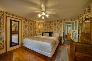 1 slaapkamer, een bureau, een strijkplank/strijkijzer, gratis wifi