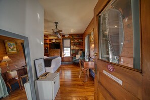 1 dormitorio, escritorio, tabla de planchar con plancha y wifi gratis