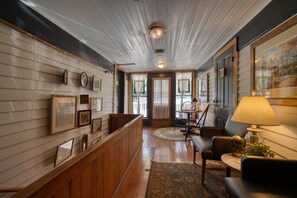 Lobby - Downtown Magnolia Ste Piedmont (Eureka Springs)