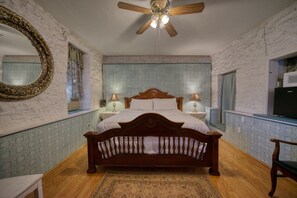 1 bedroom, desk, iron/ironing board, free WiFi