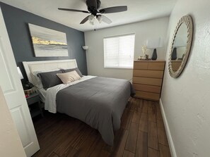 3 habitaciones, tabla de planchar con plancha, wifi y ropa de cama 