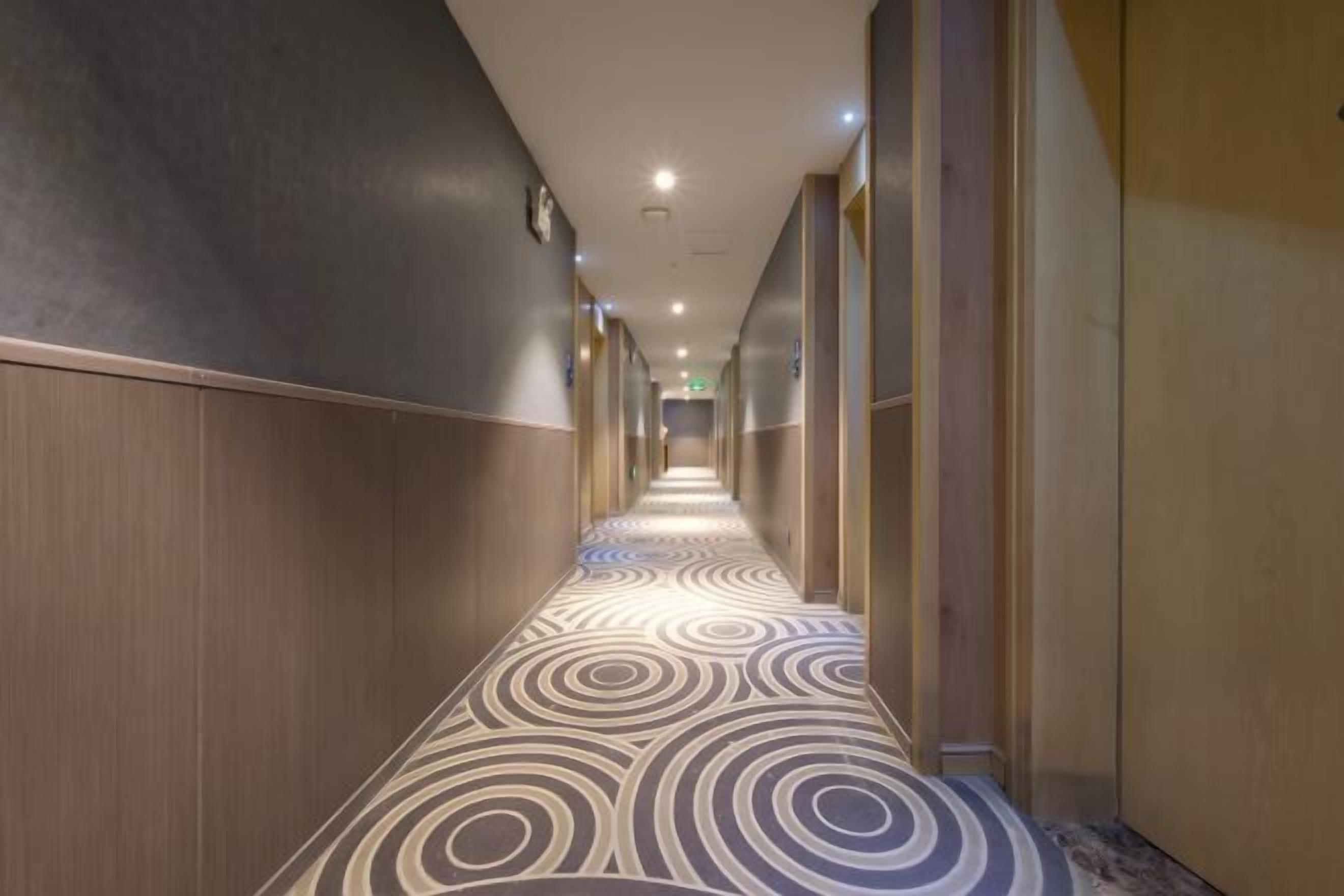 المنشأة من الداخل