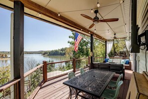 Outdoor dining - Lakefront Paradise with Stunning Views – Your Perfect Getaway! (Falls of Rough)