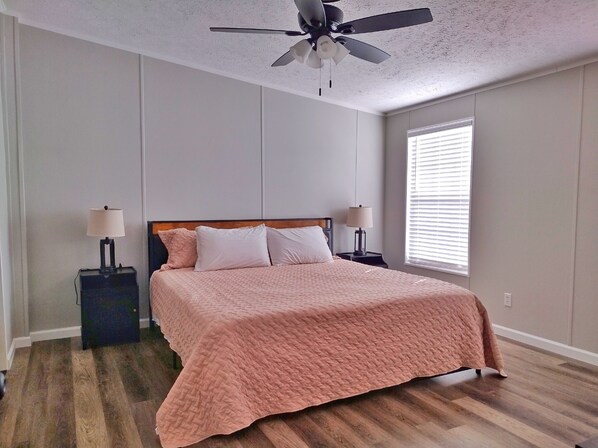 3 makuuhuonetta, silitysrauta/-lauta, Wi-Fi, vuodevaatteet