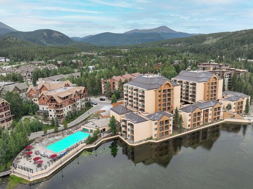 Marriott Ski in Ski out Slope View Luxury Studio Villa Full Kitchen Sleep 4