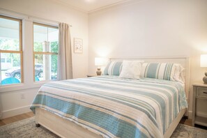2 bedrooms, iron/ironing board, free WiFi, bed sheets - Perfect location in Ocean Springs! Walk to downtown & beach! Mother's Place (Ocean Springs)