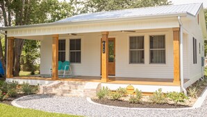 A single-story house with a covered porch, a front door, and a number "3" sign. - Perfect location in Ocean Springs! Walk to downtown & beach! Mother's Place (Ocean Springs)