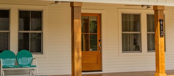 Perfect location in Ocean Springs! Walk to downtown & beach! Mother's Place