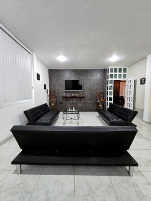 Interior - Charming and spacious house 5 min from Plaza Paseo, ideal for families or groups. (Tehuacán)