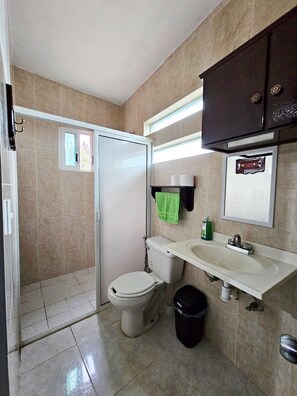 Shower, hair dryer, towels, shampoo