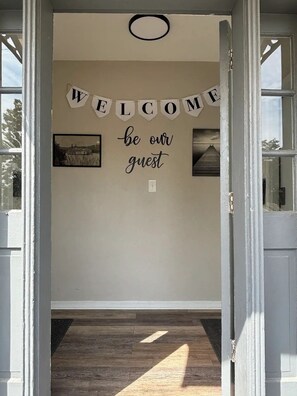 Interior - Riverside Retreat 2 ~ One Story ~ 3bd/2ba ~ Steps to the River & Main St (Madison)