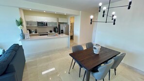 Luxury Apartment, Beach View | Private kitchen - 06E Floor to Ceiling Oceanview Resort  (Veracruz)