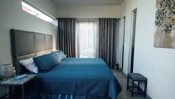 Kamar, 1 Tempat Tidur King | 1 kamar tidur, setrika/meja setrika, Wi-Fi gratis, dan seprai linen