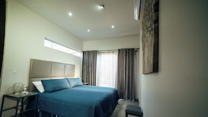 Kamar, 1 Tempat Tidur King | 1 kamar tidur, setrika/meja setrika, Wi-Fi gratis, dan seprai linen