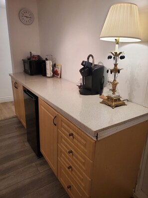 Interior - Cozy Niagara Falls Suite  (Niagara Falls)