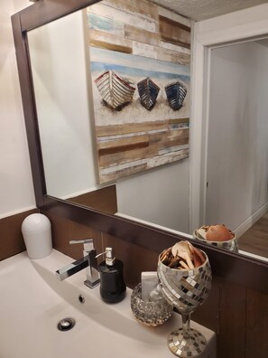 Interior - Cozy Niagara Falls Suite  (Niagara Falls)