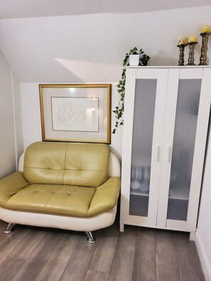 Unclassified image, 4 of 10, button