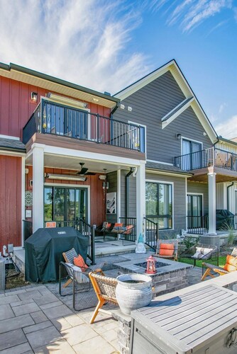 Notre Grande Dame - Spacious NEW 4-bedroom within walking distance to ND