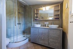 Familien-Vierbettzimmer | Badezimmer