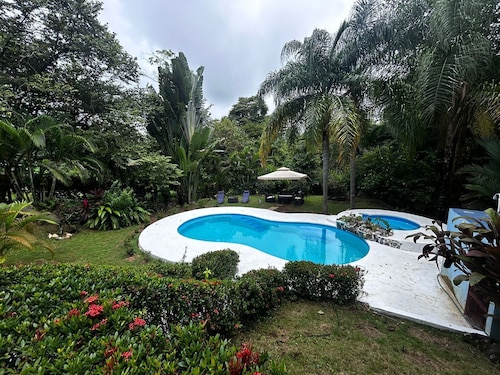 Private Jungle Villa in Montezuma · Pool, Tropical Gardens & Coastal Vibes