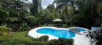 Private Jungle Villa in Montezuma · Pool, Tropical Gardens & Coastal Vibes