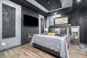 9 habitaciones, tabla de planchar con plancha, cuna de viaje y wifi 