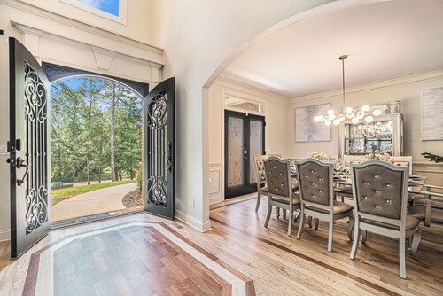 Atlanta Luxurious 6000 SqFt 9 Bedrooms w/ Hot Tub