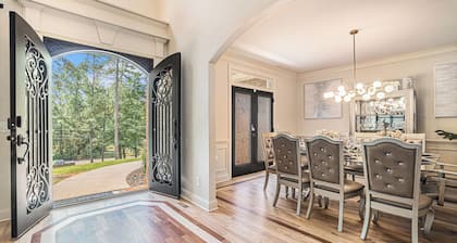 Atlanta Luxurious 6000 SqFt 9 Bedrooms w/ Hot Tub