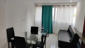 Basic-Apartment | Wohnbereich | 42-Zoll-LCD-Fernseher mit Kabelempfang