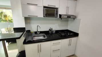 Apartamento básico | Cocina privada | Lavavajillas, licuadora y utensilios de cocina