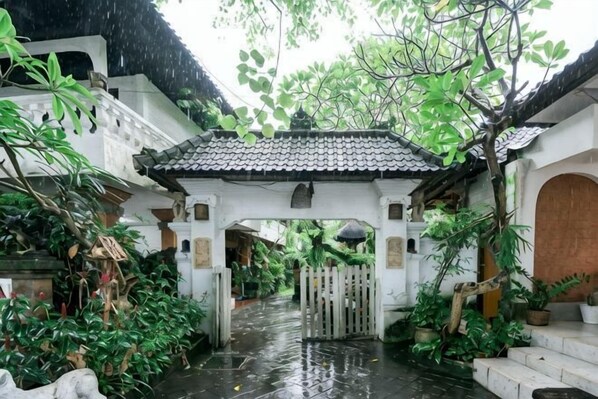 Exterior - Urbanview Hotel Ananda Beach Sanur (Bali)
