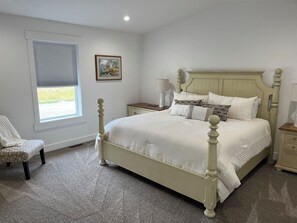 4 عدّة غرف نوم ومكواة/لوح كي وواي فاي وملاءات أسرّة