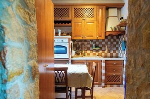 Fridge, oven, stovetop