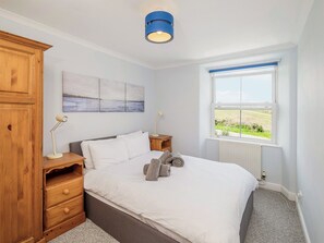 4 bedrooms, free WiFi, bed sheets - 4 bedroom accommodation in Gwithian (Gwithian)