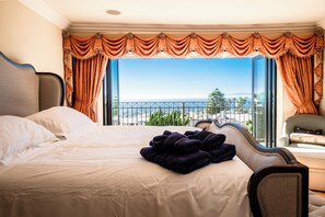 5 bedrooms, desk, iron/ironing board, free WiFi