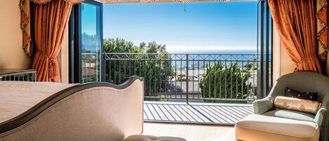 5 bedrooms, desk, iron/ironing board, free WiFi