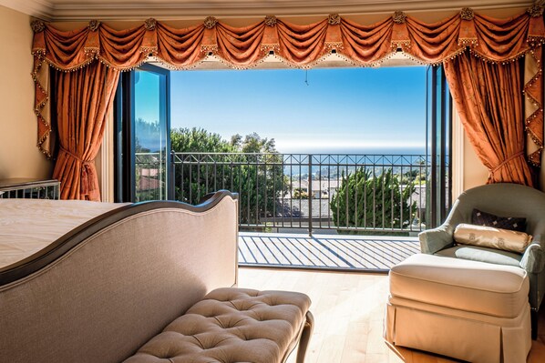 5 bedrooms, desk, iron/ironing board, free WiFi - Belle Mer - Upscale Seaside Escape w/ Ocean View, 5 Bedrooms & High Speed Wifi (Palos Verdes Estates)
